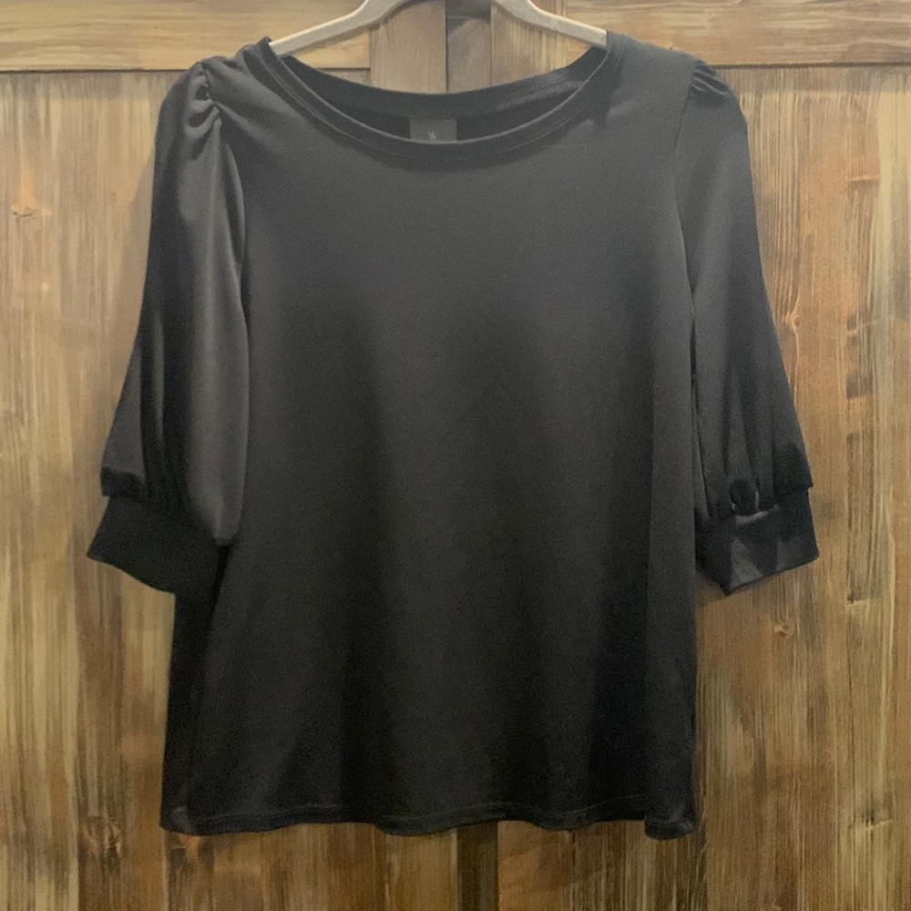 Worthington Women’s Cold Shoulder 3/4 shirt in black